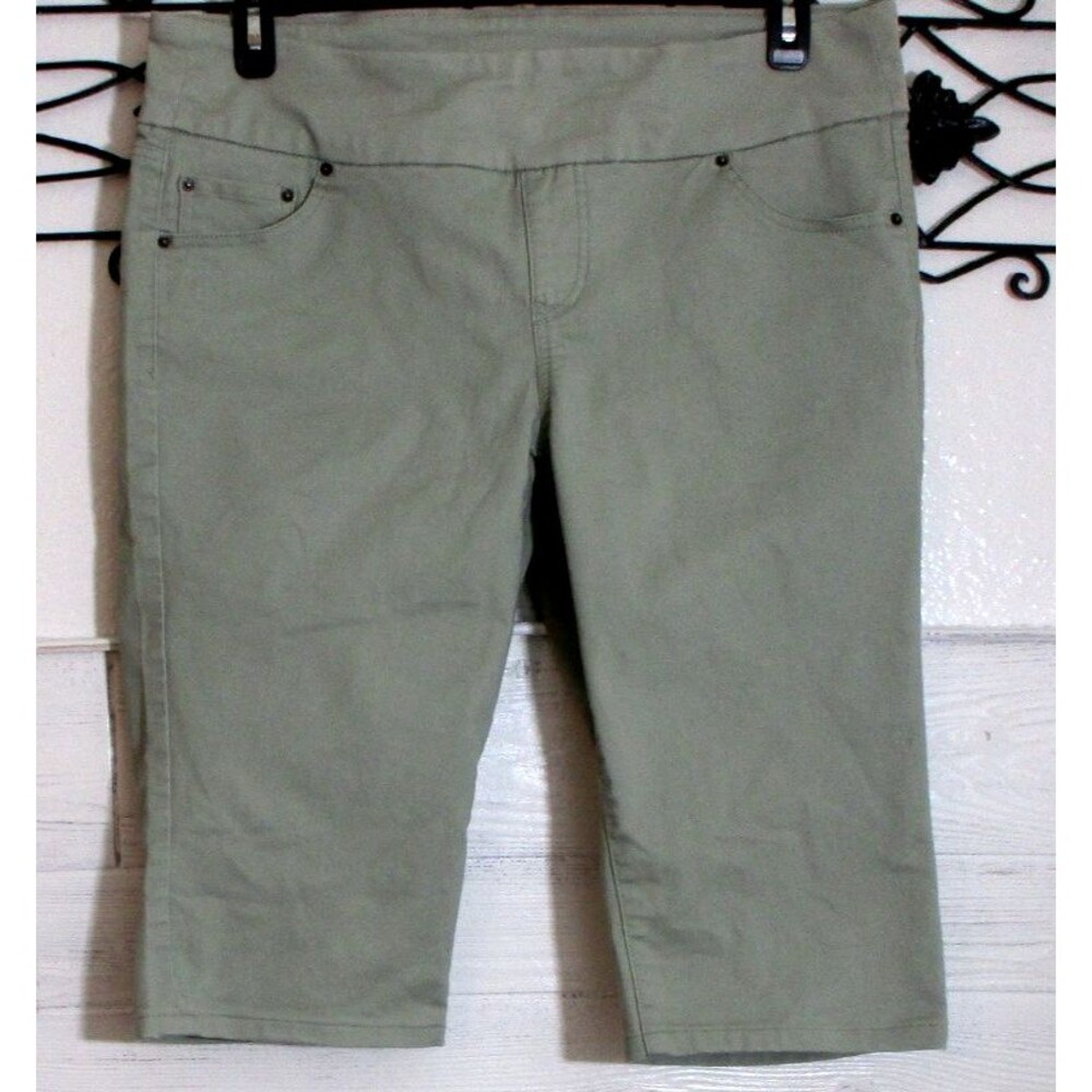 Stitch star Women's Bermuda Shorts Size 1X Green Pull-on Skimmer